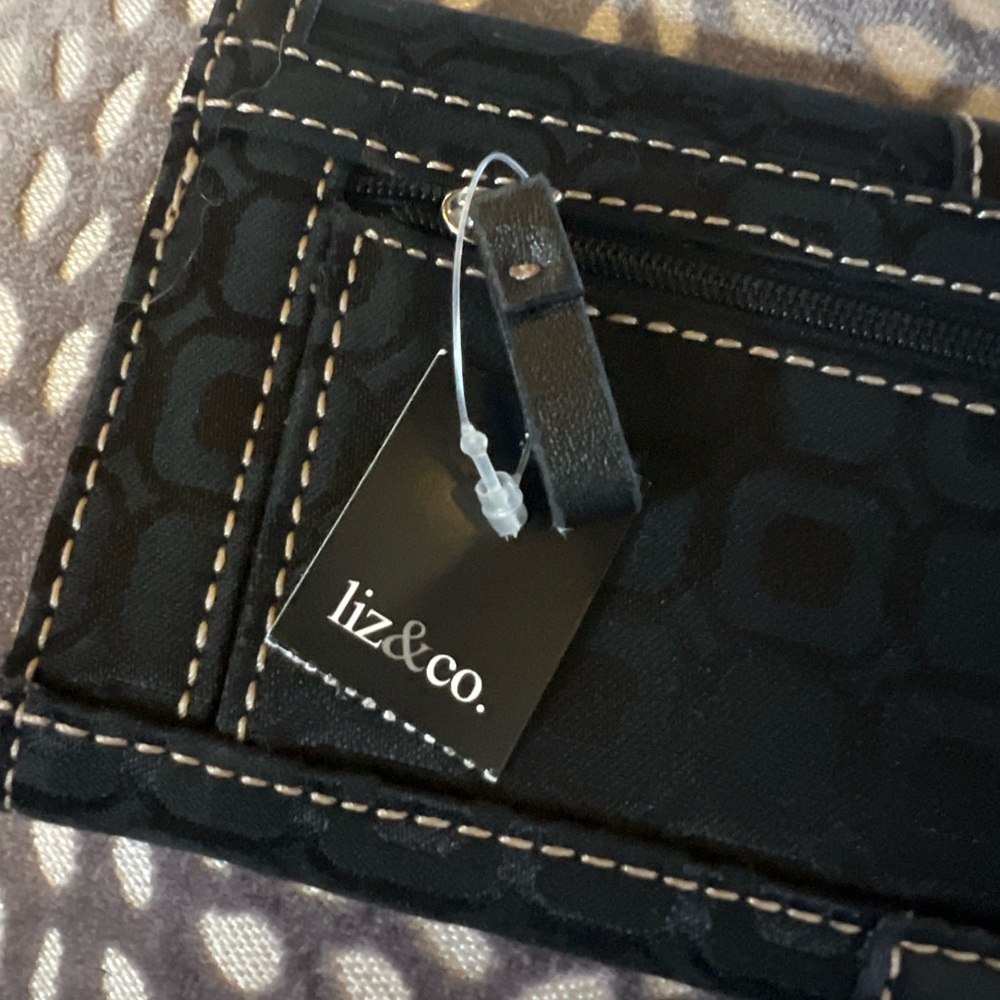 Liz Claiborne Black Wallet - Picture 5 of 8